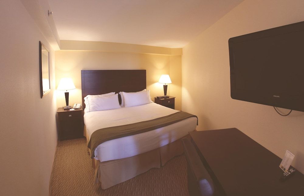 Holiday Inn Express St. Ignace-Lake Front 3