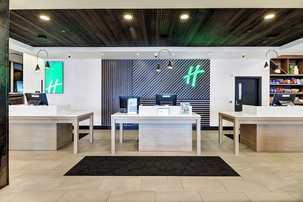 Holiday Inn & Suites St Cloud 2