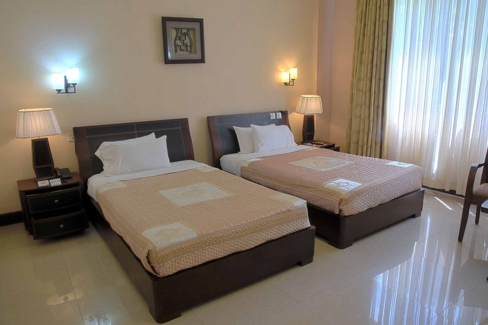 Imperial Botanical Beach Hotel 3 étoiles à Entebbe