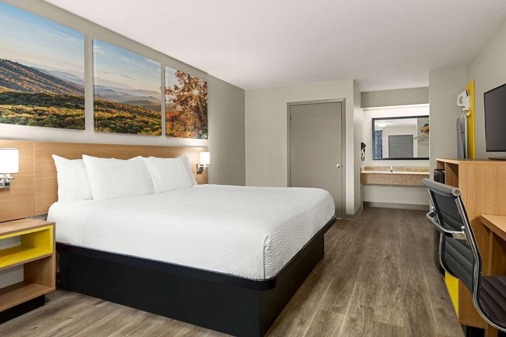 Days Inn by Wyndham Fulton 2