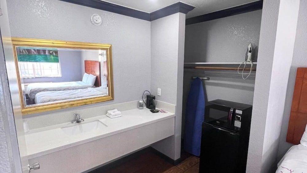 Anchorage Inn Lakeport 3