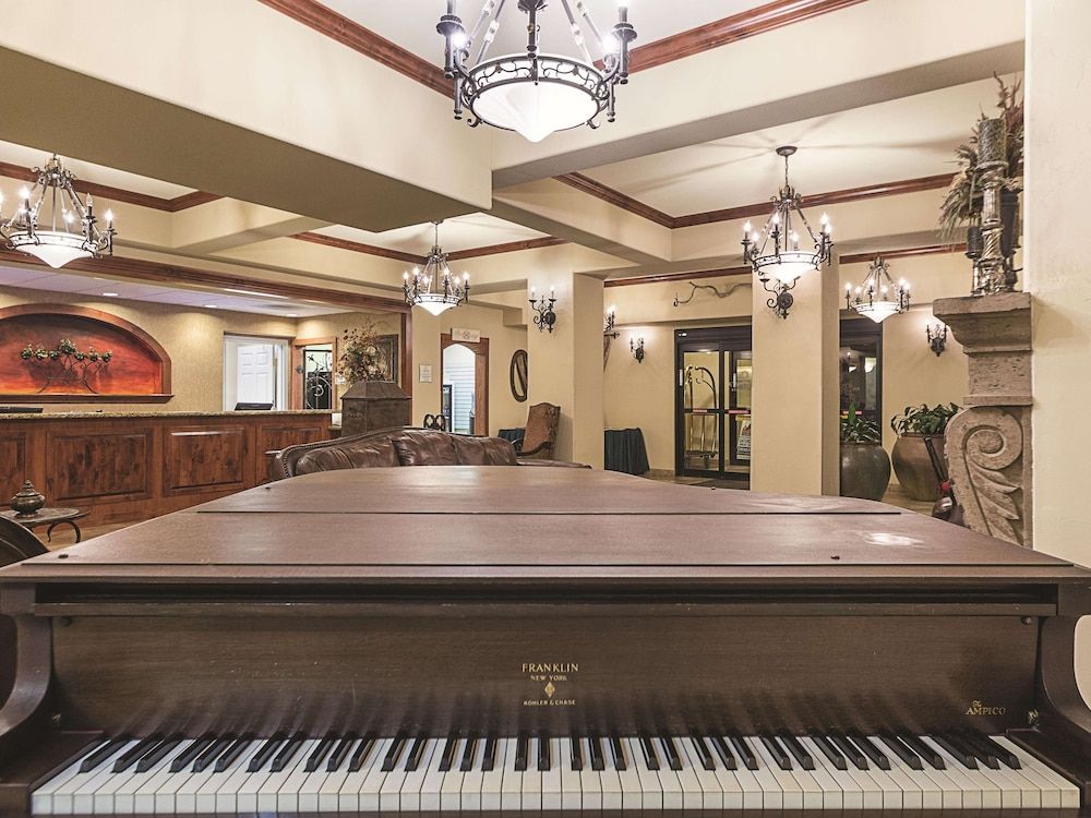 La Quinta Inn & Suites by Wyndham Trinidad 2