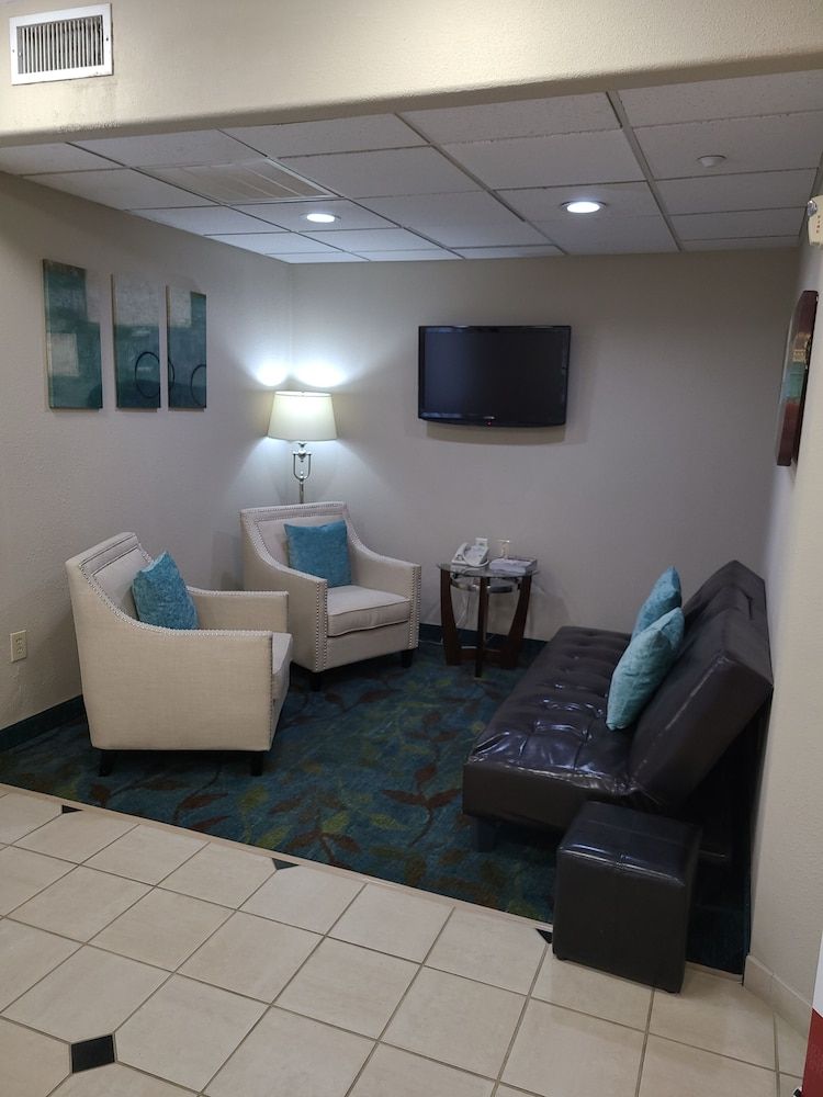 Candlewood Suites Tyler by IHG 2