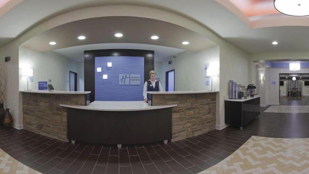 Holiday Inn Express Hotel & Suites Fulton by IHG 2