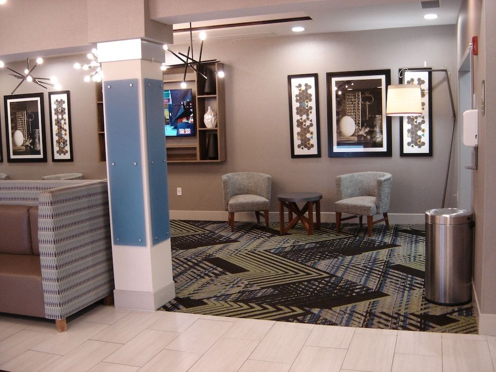 Holiday Inn Express & Suites Stroudsburg-Poconos by IHG 2