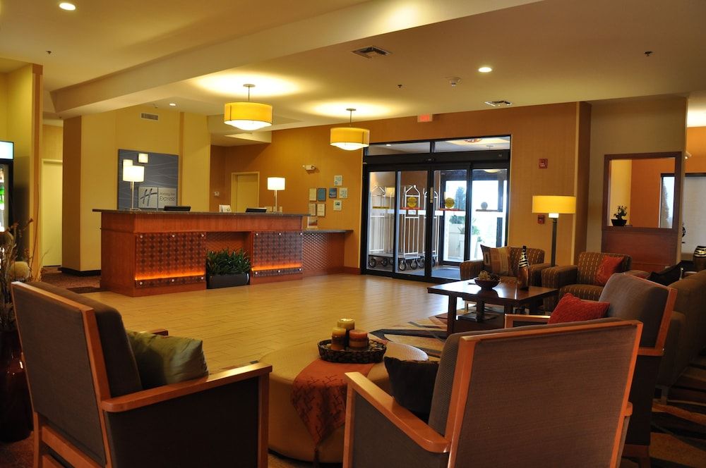Holiday Inn Express Hotel & Suites Prattville South by IHG 3