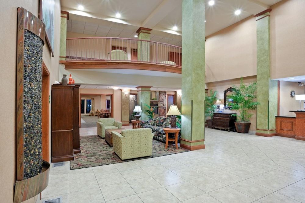Triple Play Resort Hotel & Suites 3