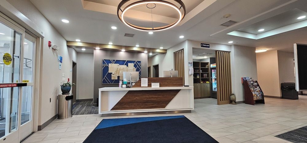 Holiday Inn Express & Suites Twin Falls 2