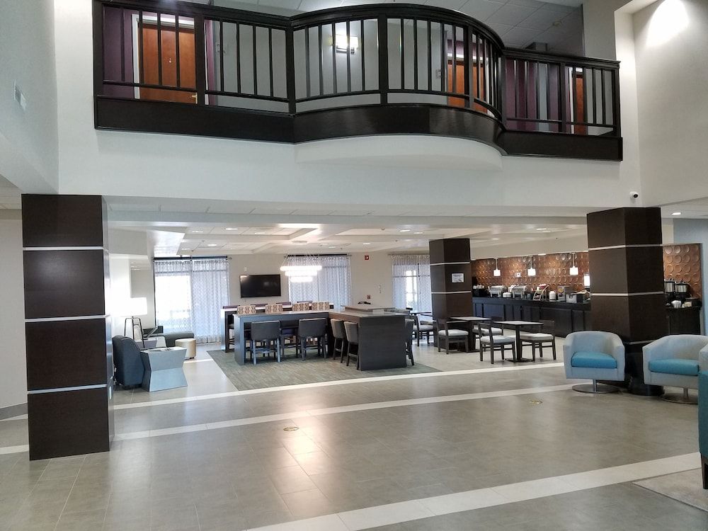 Comfort Inn & Suites Columbus North 2