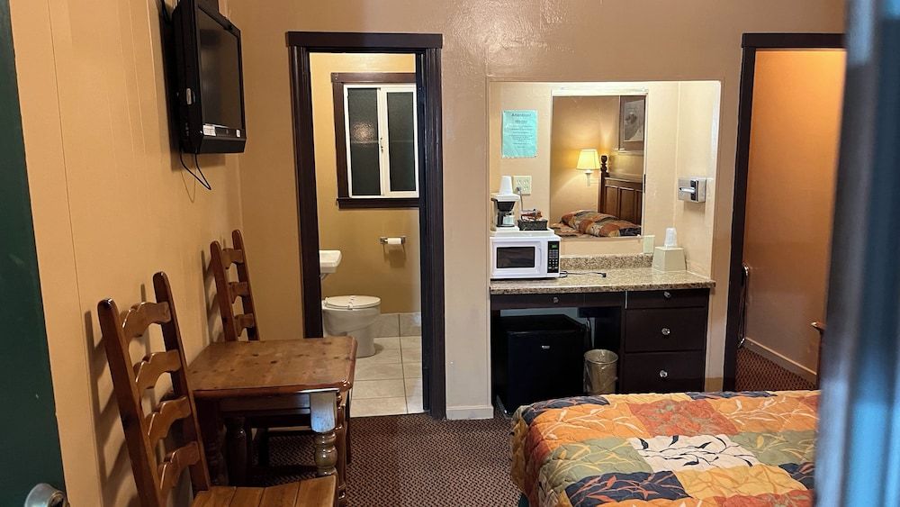 Jumping Frog Motel 2