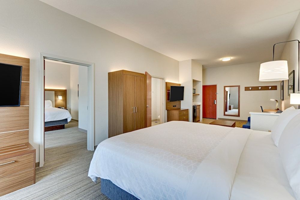 Holiday Inn Express Hotel & Suites Weatherford by IHG 2