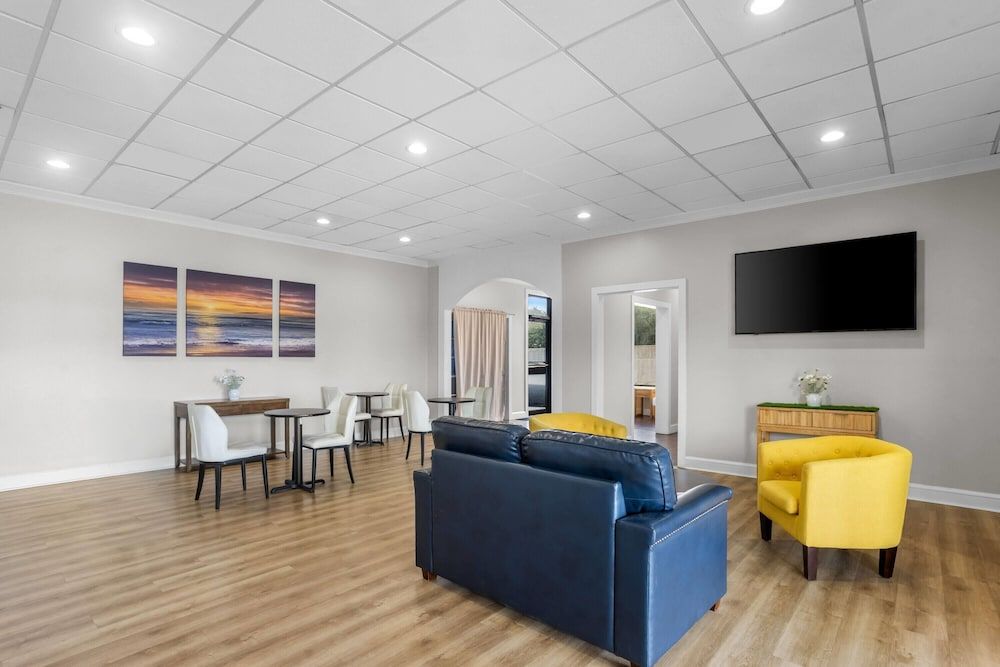 Days Inn by Wyndham Adel I-75 3