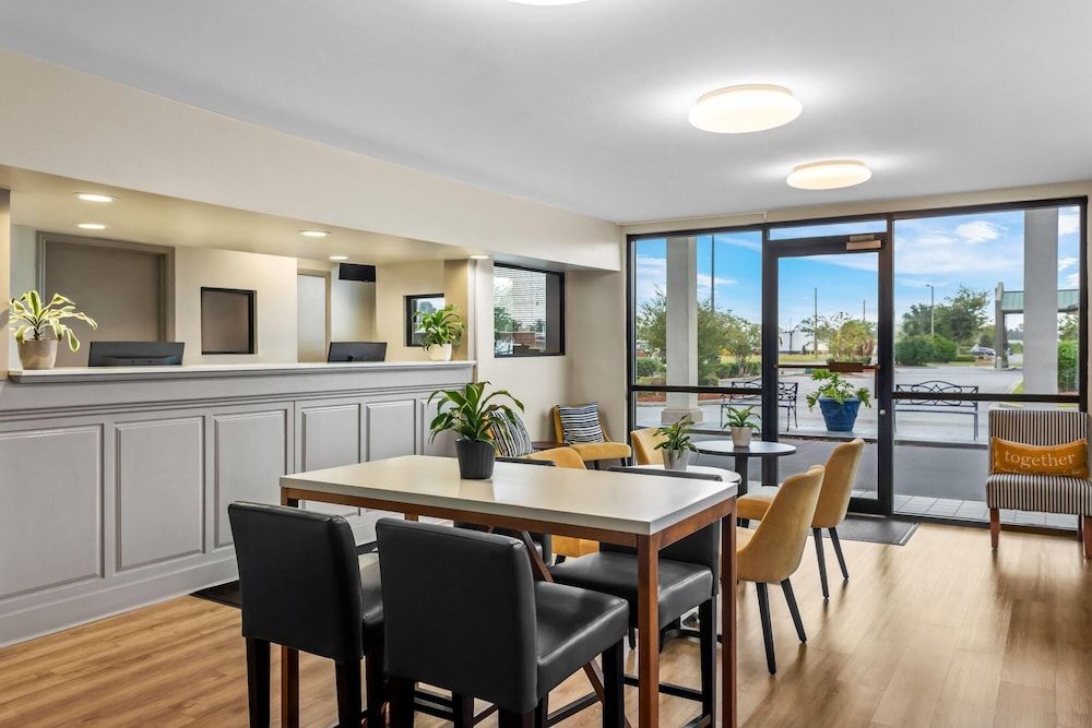 Days Inn by Wyndham Valdosta I-75 2