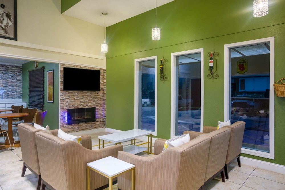 Super 8 by Wyndham El Dorado 3