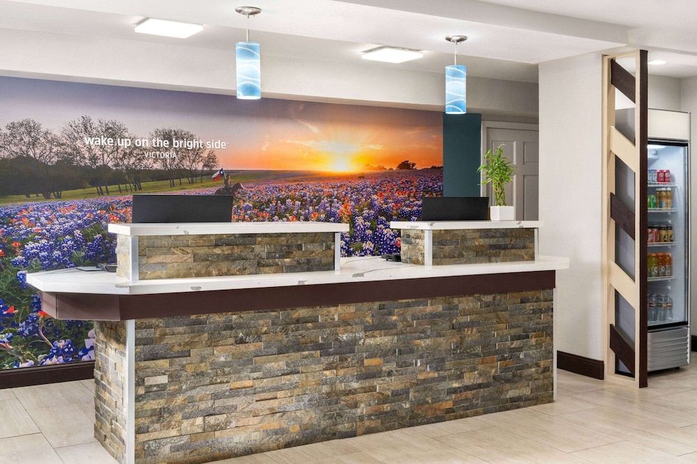 La Quinta Inn by Wyndham Victoria 2