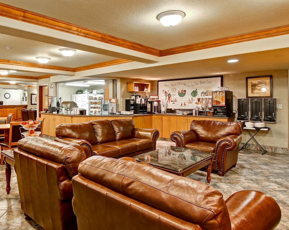 Ramada by Wyndham Ponoka 3