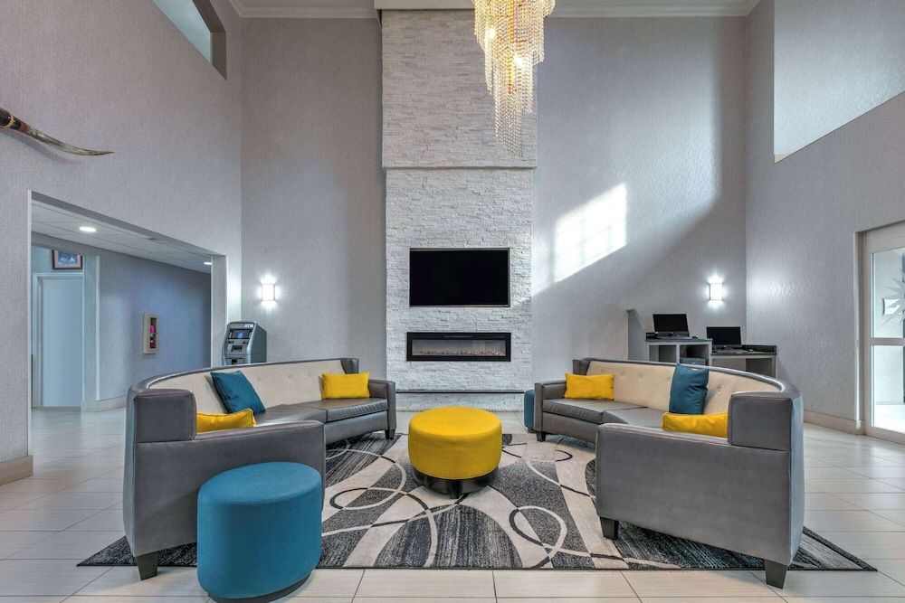 La Quinta Inn & Suites by Wyndham Weatherford 3