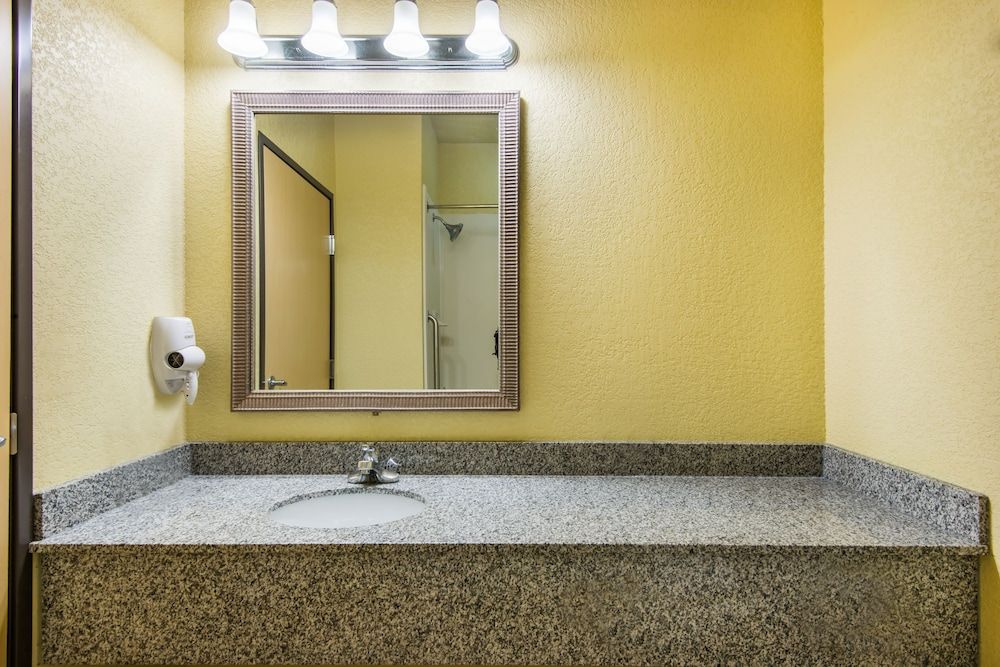 Holiday Inn Express & Suites El Dorado, Kansas 2