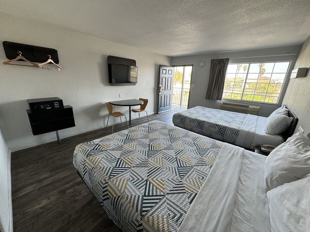 Motel 6 Delano, CA 3