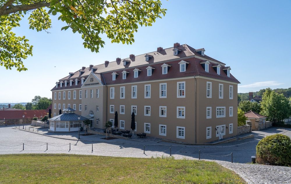 Schlosshotel GroÔøΩer Gasthof -1 estrelas em Ballenstedt