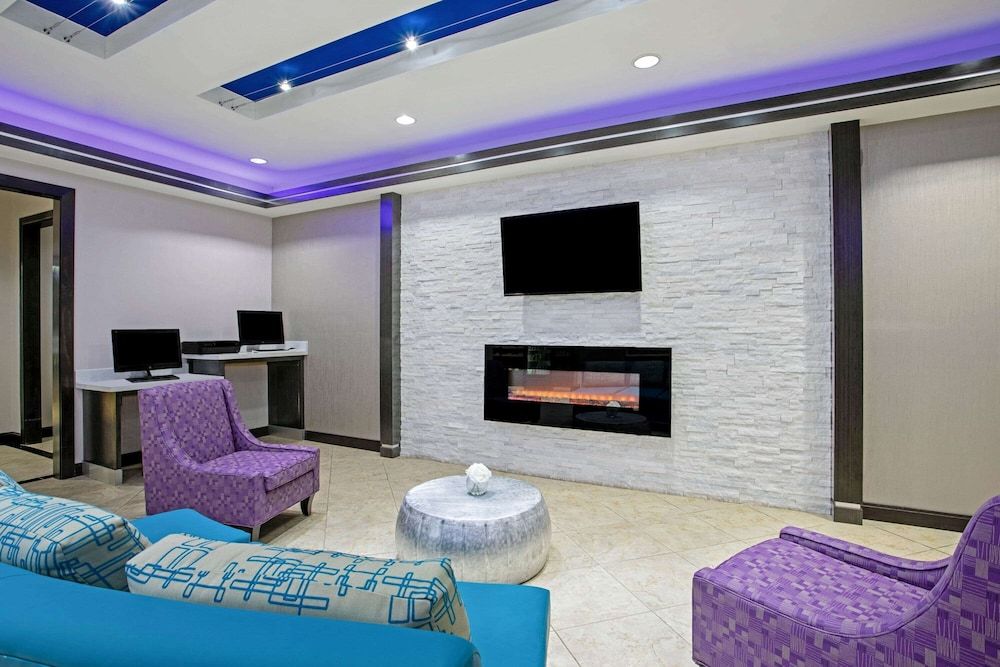 La Quinta Inn & Suites by Wyndham Fairfield TX 3