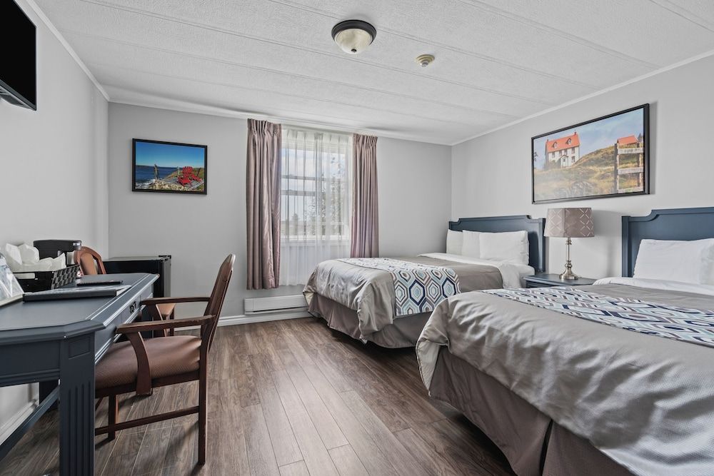 Edge of the Avalon Inn 3