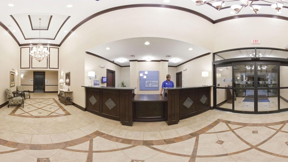 Holiday Inn Express and Suites Henderson by IHG 2