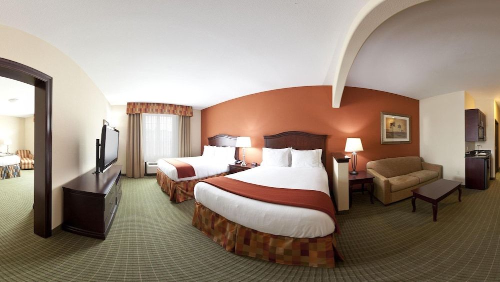 Holiday Inn Express and Suites Henderson by IHG 3