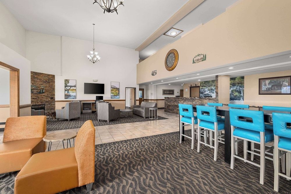 La Quinta Inn & Suites by Wyndham Grants Pass 2