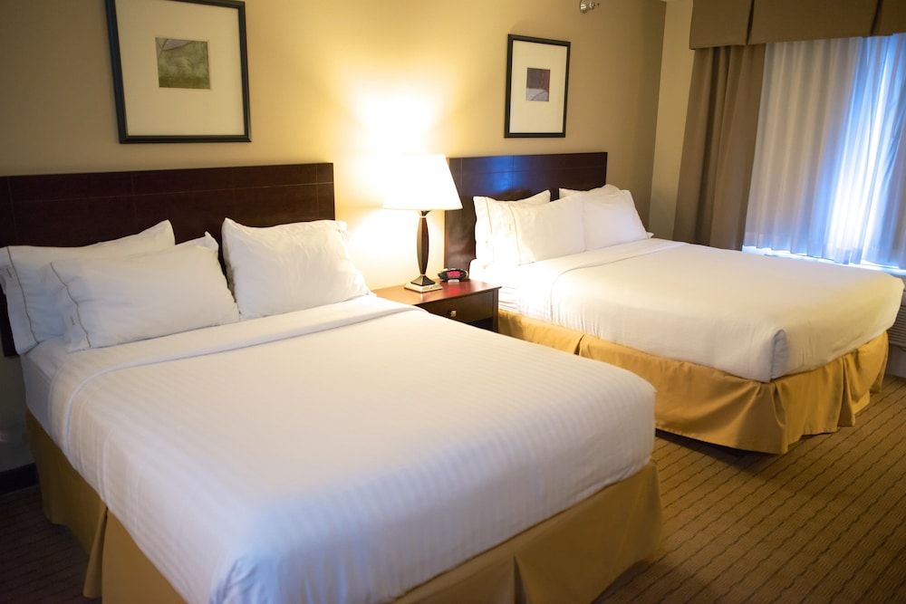 Holiday Inn Express Devils Lake by IHG 2