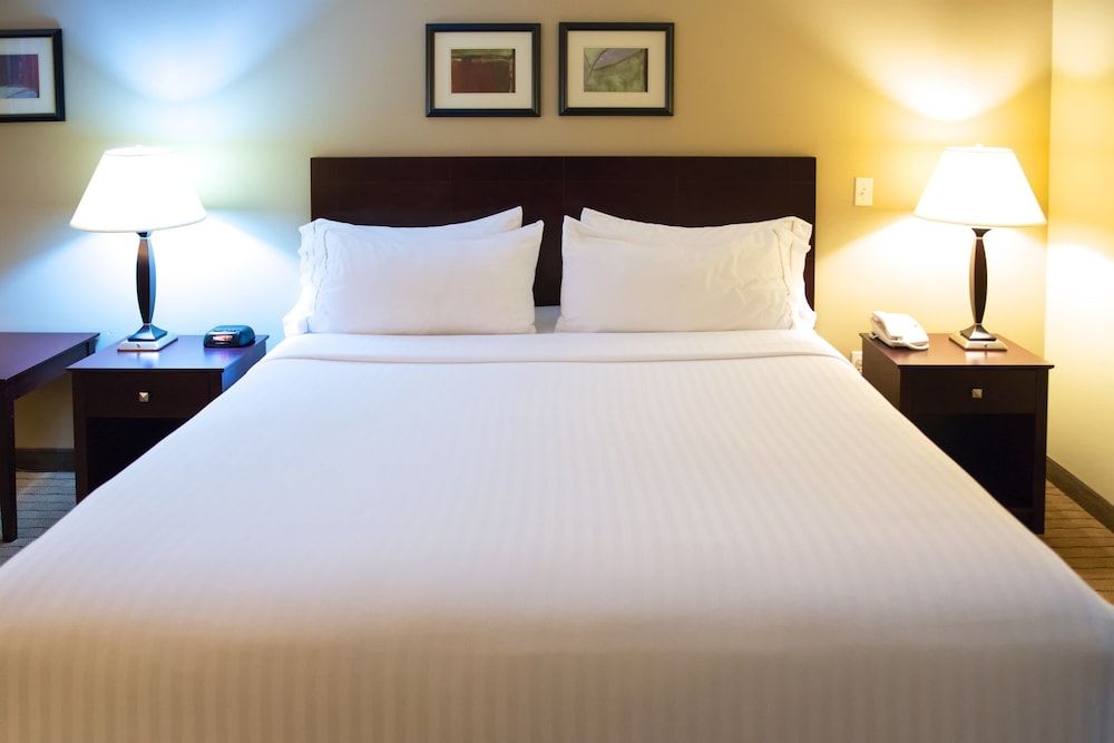 Holiday Inn Express Devils Lake by IHG 3