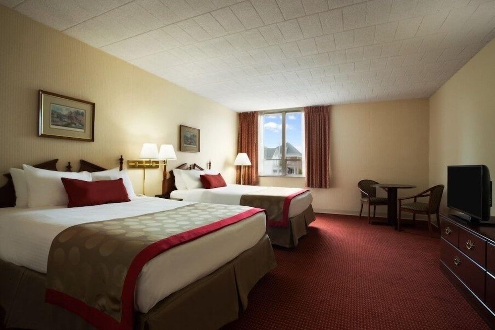 Ramada by Wyndham Ligonier 3