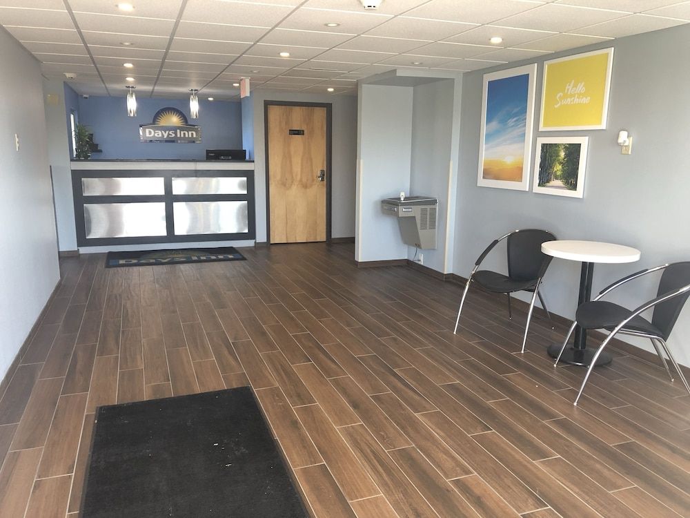 Days Inn by Wyndham Grove City Columbus South 3