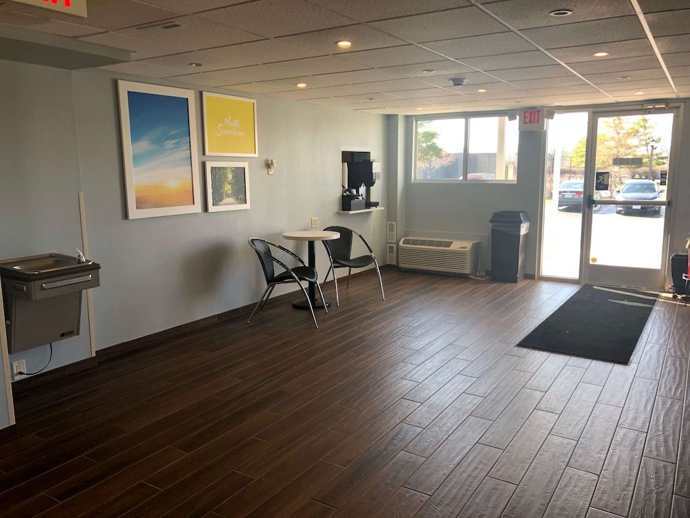 Days Inn by Wyndham Grove City Columbus South 2