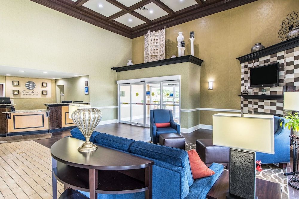 Comfort Inn & Suites Greenwood Near University 3