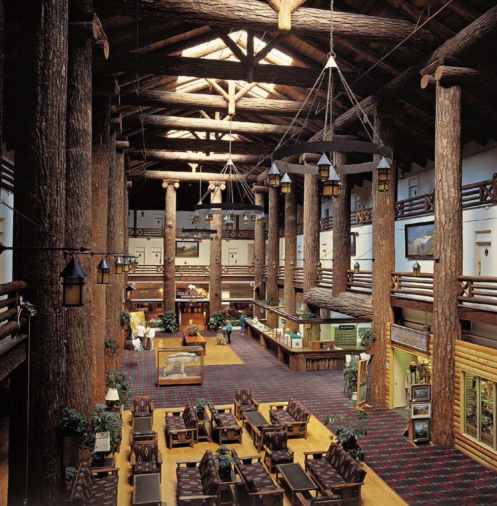 Glacier Park Lodge 3