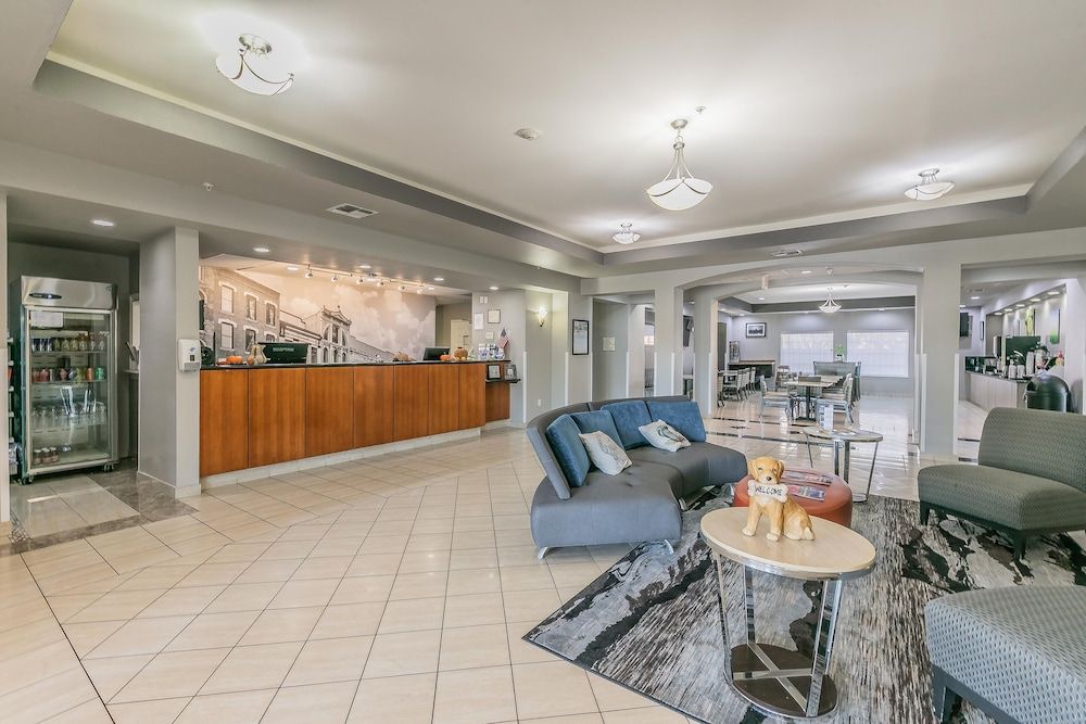 La Quinta Inn & Suites by Wyndham Granbury 2