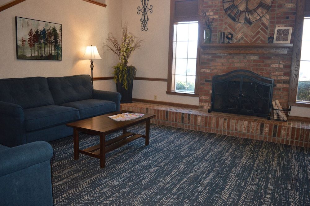 Super 8 by Wyndham Greenfield 3