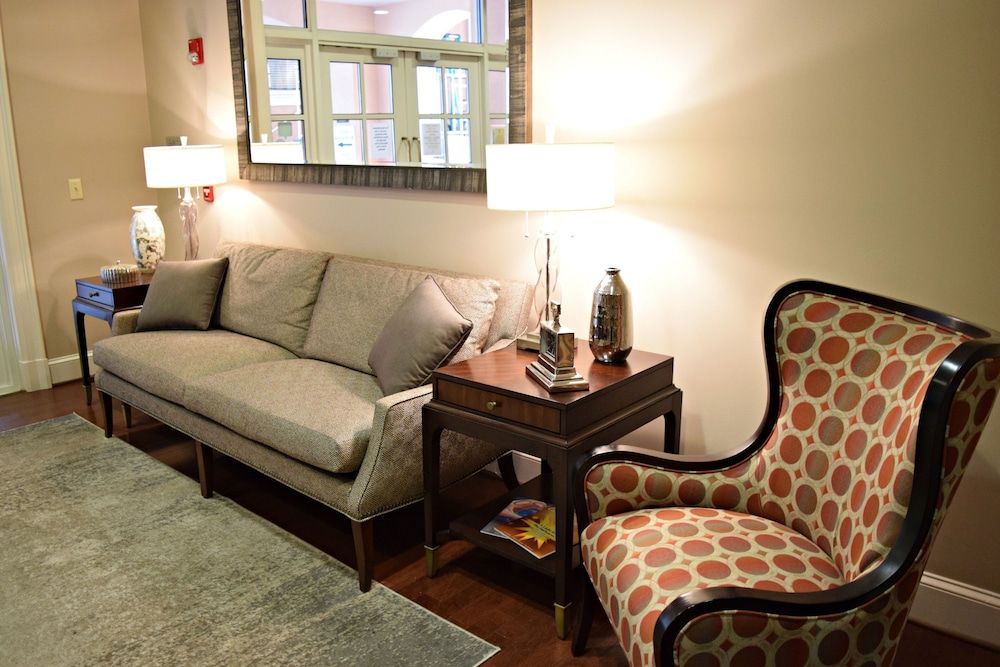 JH Adams Inn, Trademark Collection by Wyndham 2