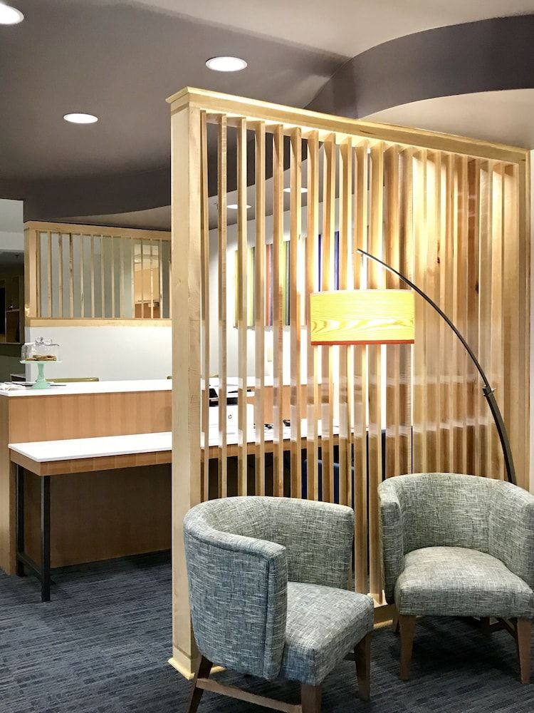 Holiday Inn Express and Suites Winona North by IHG 3