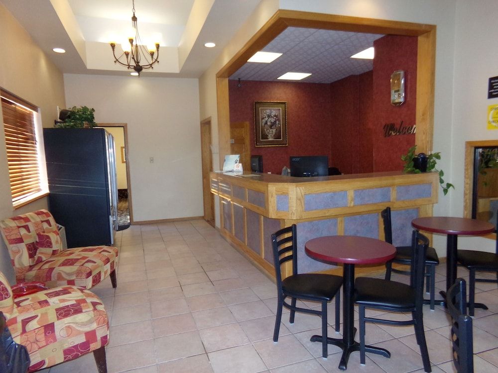 Super 8 by Wyndham Gillette 3