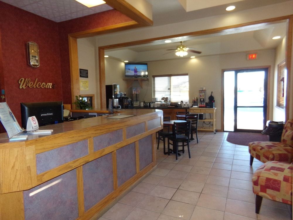 Super 8 by Wyndham Gillette 2