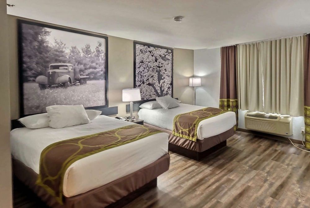 Super 8 by Wyndham Georgetown 3