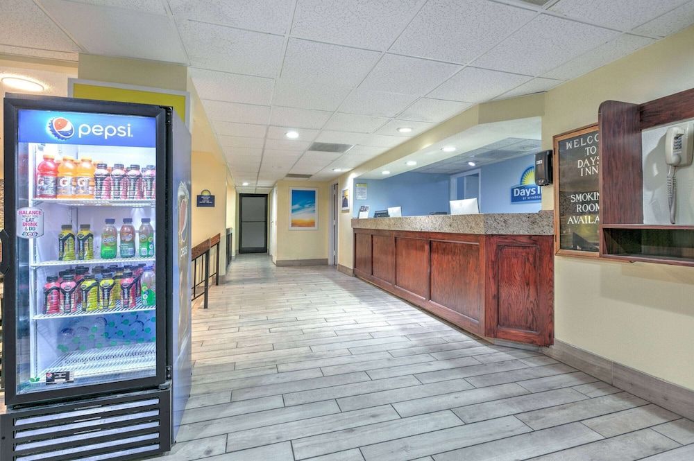 Days Inn by Wyndham Greenville MS 3