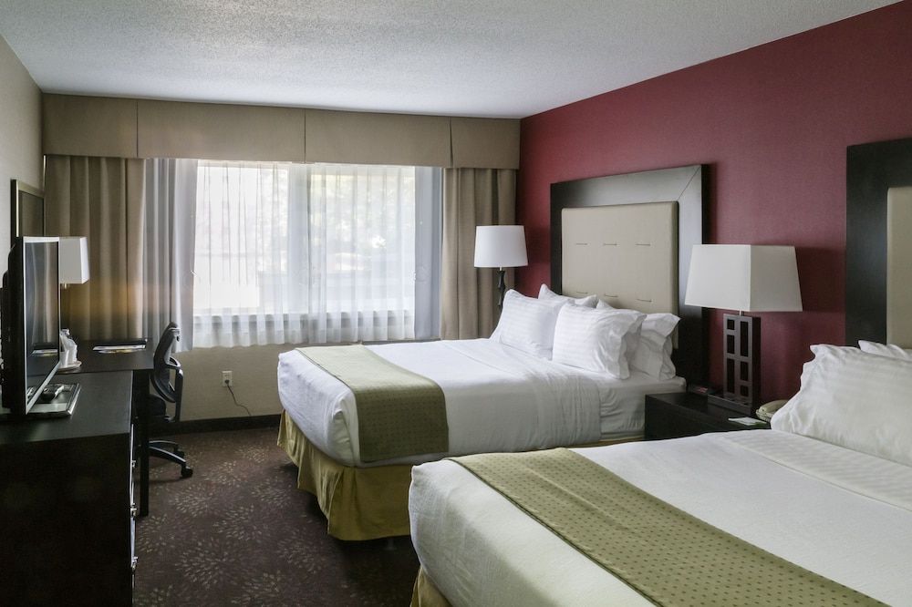 Holiday Inn Big Rapids 2