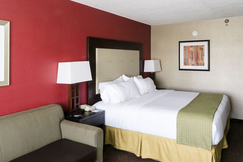Holiday Inn Big Rapids 3