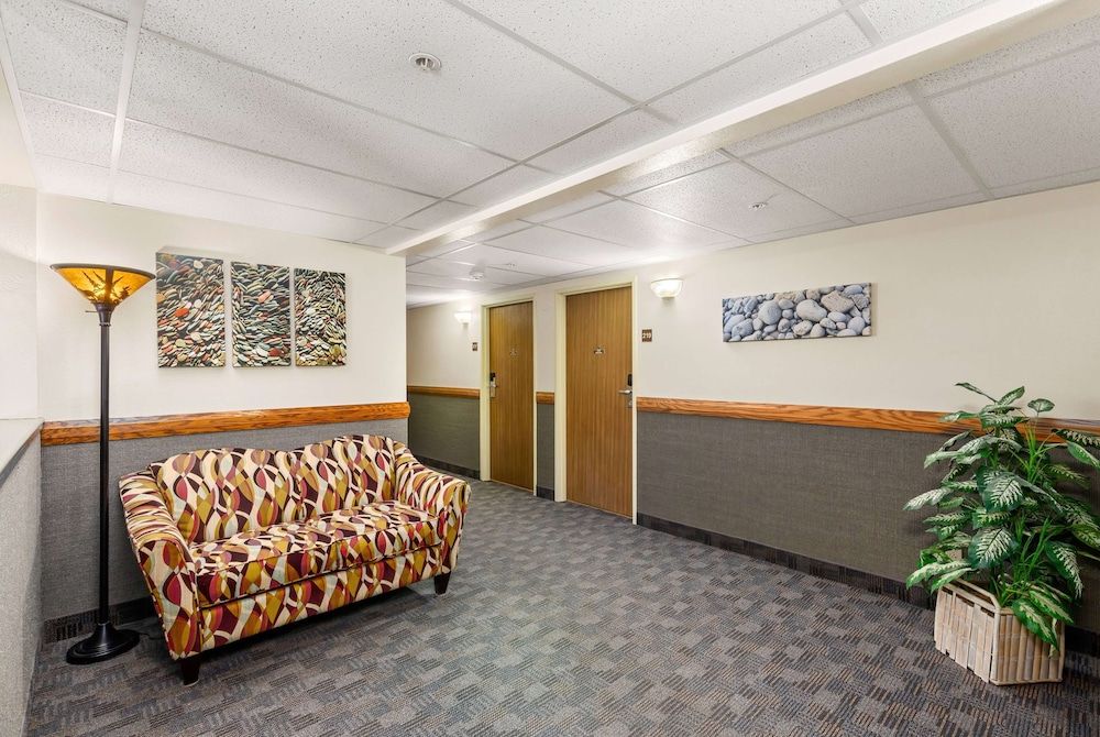 Days Inn by Wyndham Great Falls 2