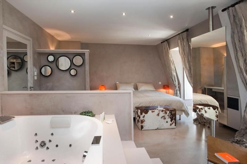 Logis Hôtel le Château d'Orfeuillette 3