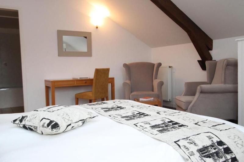 Logis Hôtel le Château d'Orfeuillette 2