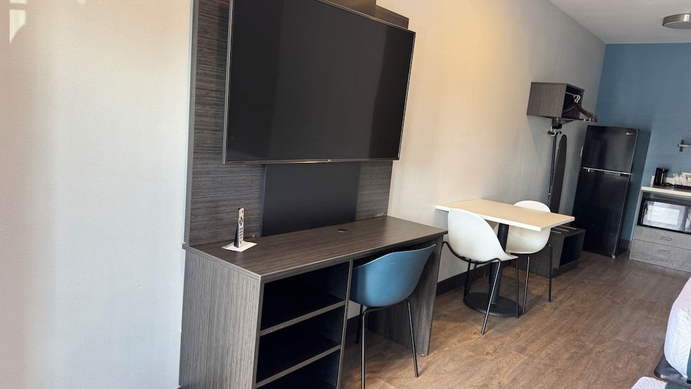 Studio 6 Corona, CA - West 3